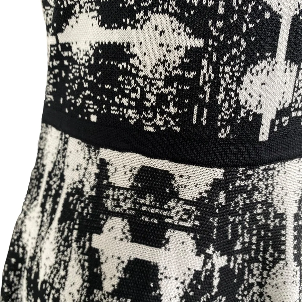 Carmen Marc Valvo Stretch Knit Sweater Midi Dress Black White Print Medium